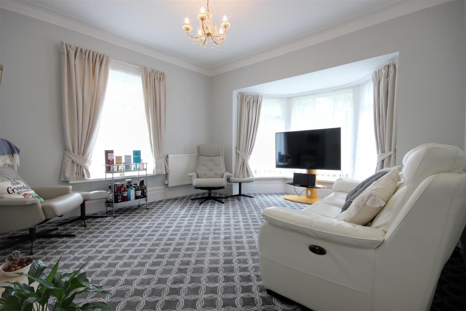 3 bed property in Cross Street, Great Hatfield